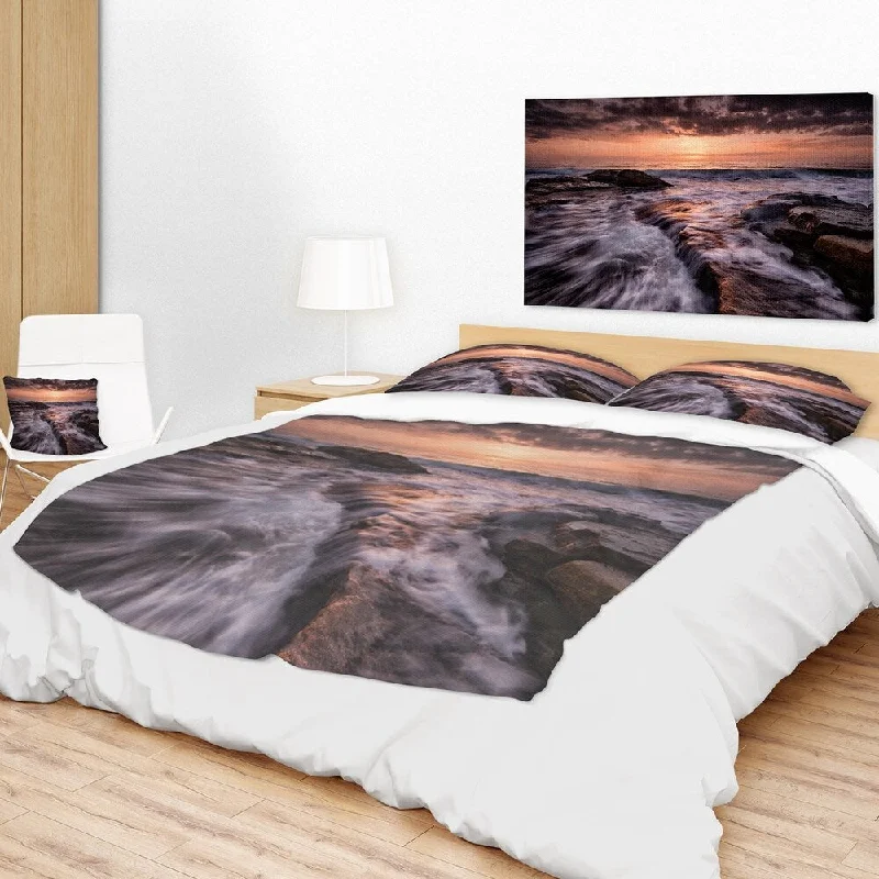 Cashmere blankets for ultimate softness and luxuryCashmere blankets for ultimate softness and luxuryDesignart 'Exotic Flow of Waters over Rocks' Seashore Throw Blanket