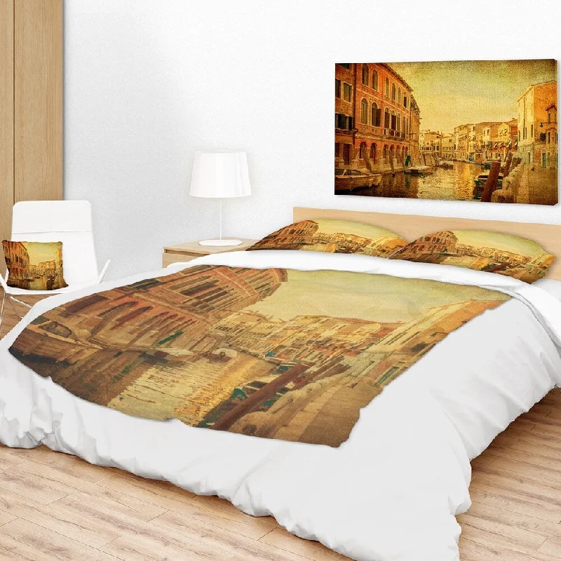 Fleece blankets for a cozy and plush textureFleece blankets for a cozy and plush textureDesignart 'Venetian Canals Vintage View' Landscape Photography Throw Blanket Fleece blankets for a cozy and plush textureFleece blankets for a cozy and plush textureDesignart 'Venetian Canals Vintage View' Landscape Photography Throw Blanket