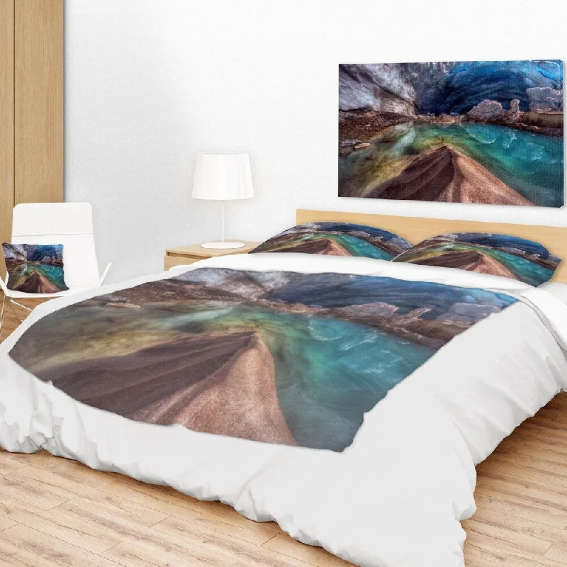 Queen - size blankets for standard - sized bedsQueen - size blankets for standard - sized bedsDesignart 'Colorful Glacier Cave' Landscape Fleece Throw Blanket Queen - size blankets for standard - sized bedsQueen - size blankets for standard - sized bedsDesignart 'Colorful Glacier Cave' Landscape Fleece Throw Blanket