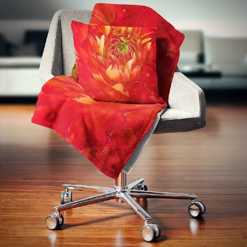 Mohair blankets with a unique sheen and softnessMohair blankets with a unique sheen and softnessDesignart 'Bright Red Close Up Flower Petals' Floral Throw Blanket Mohair blankets with a unique sheen and softnessMohair blankets with a unique sheen and softnessDesignart 'Bright Red Close Up Flower Petals' Floral Throw Blanket