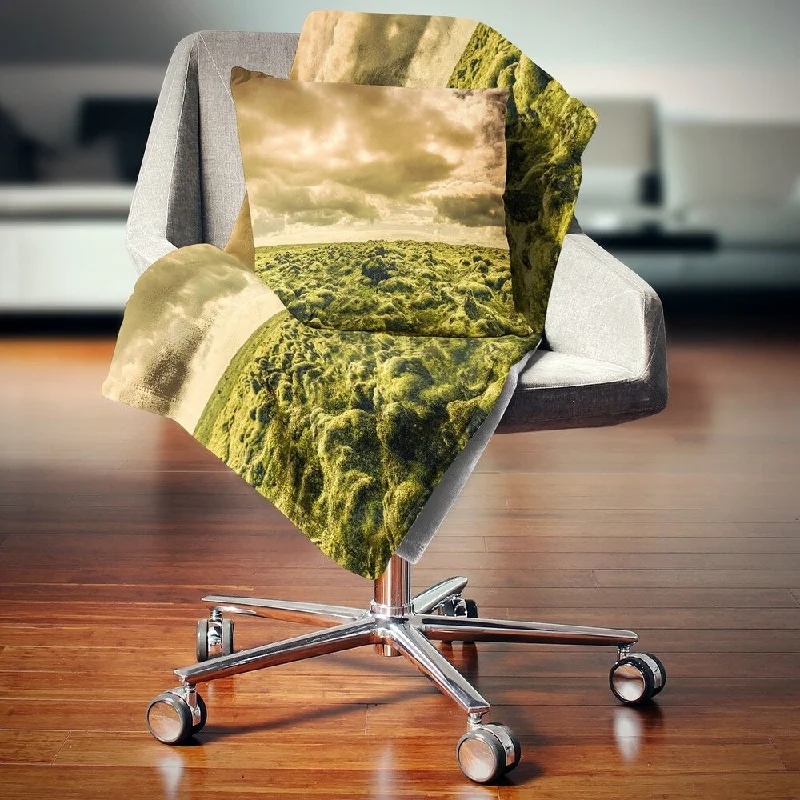 Silk blankets with a smooth and elegant touchSilk blankets with a smooth and elegant touchDesignart 'Beautiful View of Sky and Moss' Landscape Fleece Throw Blanket Silk blankets with a smooth and elegant touchSilk blankets with a smooth and elegant touchDesignart 'Beautiful View of Sky and Moss' Landscape Fleece Throw Blanket