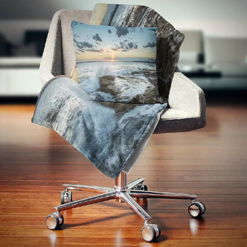 Silk blankets with a smooth and elegant touchSilk blankets with a smooth and elegant touchDesignart 'Bright Sydney Sunset Over Sea' Seascape Throw Blanket Silk blankets with a smooth and elegant touchSilk blankets with a smooth and elegant touchDesignart 'Bright Sydney Sunset Over Sea' Seascape Throw Blanket
