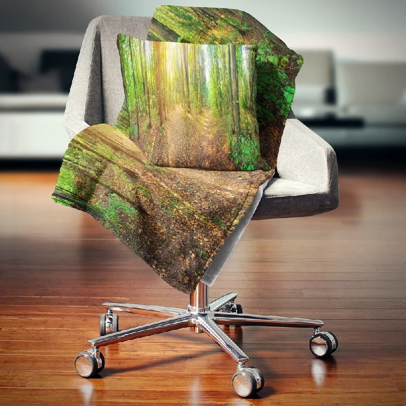 Chenille blankets with a thick and fuzzy textureChenille blankets with a thick and fuzzy textureDesignart 'Dense Forest Panorama' Landscape Fleece Throw Blanket