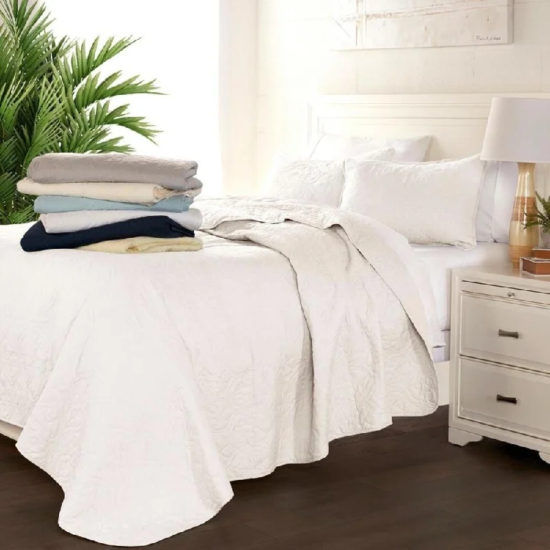King - size blankets to cover large beds comfortablyKing - size blankets to cover large beds comfortably3pc Full/Queen Luxury Damask Quilted Coverlet Set Soft White King - size blankets to cover large beds comfortablyKing - size blankets to cover large beds comfortably3pc Full/Queen Luxury Damask Quilted Coverlet Set Soft White