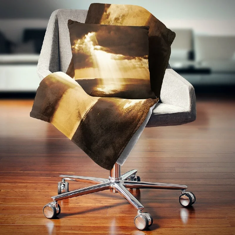 Silk blankets with a smooth and elegant touchSilk blankets with a smooth and elegant touchDesignart 'Dramatic Sunset with Sunrays' Landscape Fleece Throw Blanket Silk blankets with a smooth and elegant touchSilk blankets with a smooth and elegant touchDesignart 'Dramatic Sunset with Sunrays' Landscape Fleece Throw Blanket