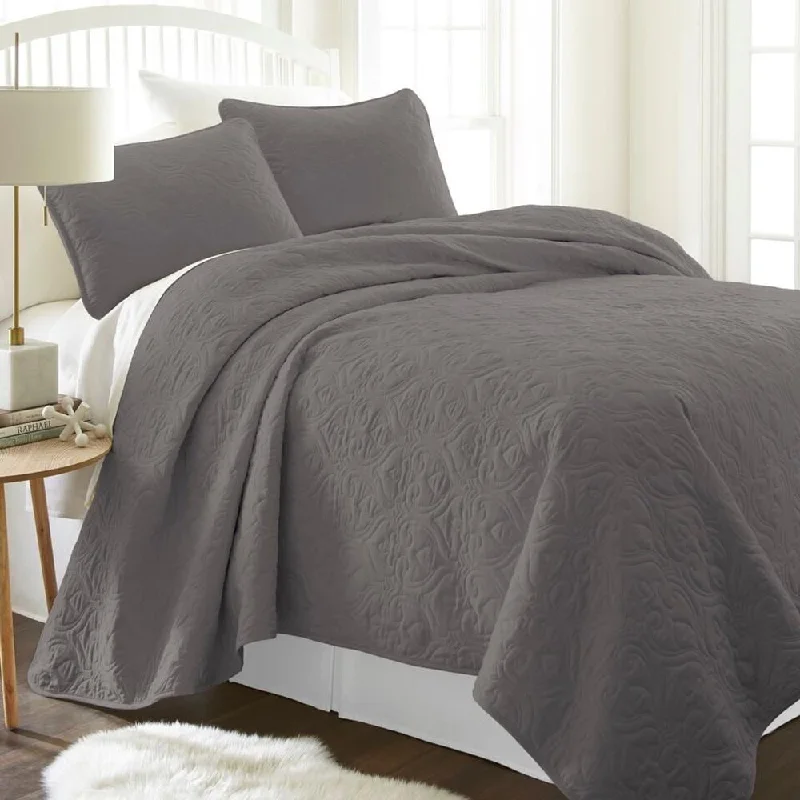 Silk blankets with a smooth and elegant touchSilk blankets with a smooth and elegant touch3pc Full/Queen Quilted Coverlet Set Softest Damask Grey Silk blankets with a smooth and elegant touchSilk blankets with a smooth and elegant touch3pc Full/Queen Quilted Coverlet Set Softest Damask Grey