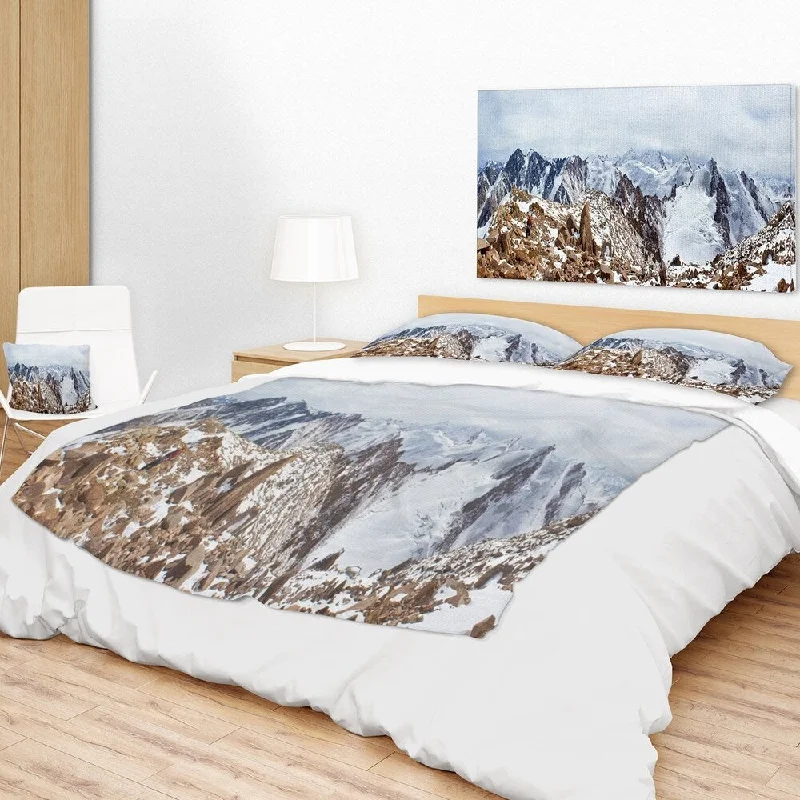 Cotton blankets for breathability and a lightweight feelCotton blankets for breathability and a lightweight feelDesignart 'Climbers on the Mountain Top' Landscape Fleece Throw Blanket Cotton blankets for breathability and a lightweight feelCotton blankets for breathability and a lightweight feelDesignart 'Climbers on the Mountain Top' Landscape Fleece Throw Blanket