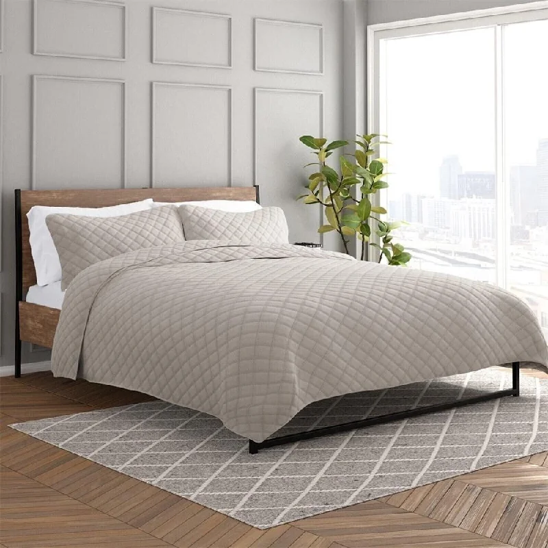 Silk blankets with a smooth and elegant touchSilk blankets with a smooth and elegant touchFull/Queen Lightweight Quilted Coverlet Set Diamond Latte Silk blankets with a smooth and elegant touchSilk blankets with a smooth and elegant touchFull/Queen Lightweight Quilted Coverlet Set Diamond Latte