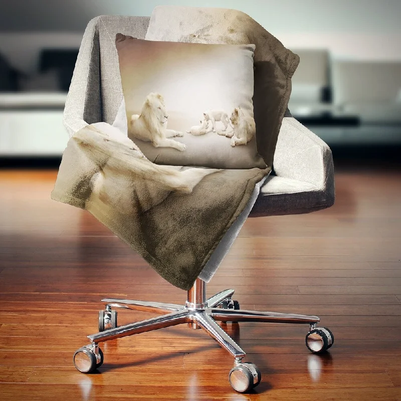 Linen blankets with a rustic and textured lookLinen blankets with a rustic and textured lookDesignart 'White Lion Family' Animal Throw Blanket