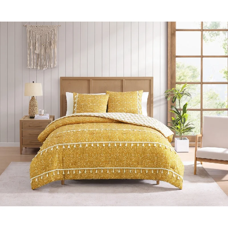 King - size comforters to fit large king - sized beds perfectlyDESIGN STUDIO Pasadena Medallion Yellow Soft Microfiber Comforter with Tassels King - size comforters to fit large king - sized beds perfectlyDESIGN STUDIO Pasadena Medallion Yellow Soft Microfiber Comforter with Tassels