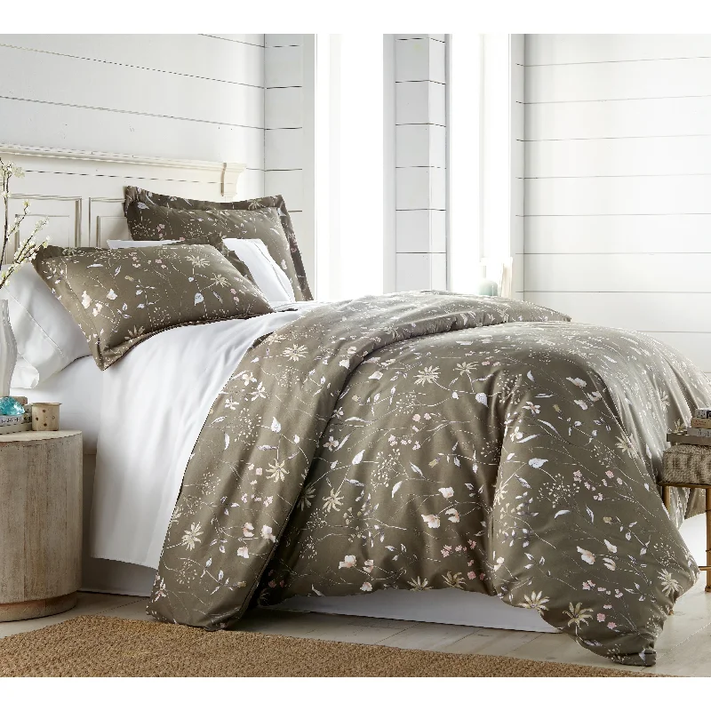 Wool - filled comforters with natural moisture - wicking and temperature - regulating featuresVilano Plush All Seasons Secret Meadow Down Alternative 3-piece Comforter
