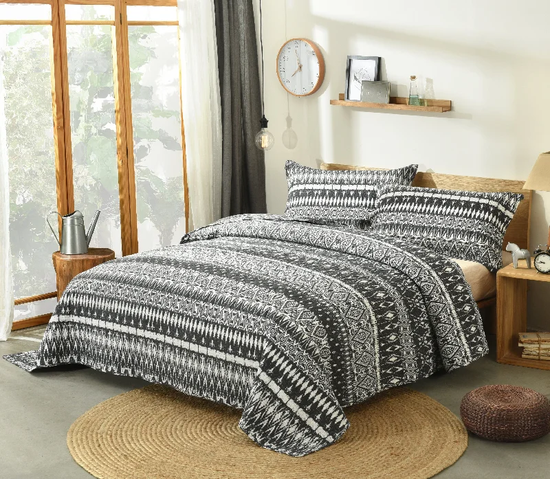 industrial style bedspreads with a rugged look for urban loftsDaDa Bedding Aztec Geometric Stripes Quilted Coverlet Bedspread Set - Black & White Print (C14800-1)