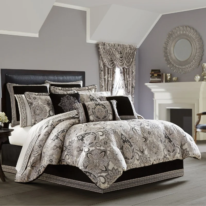 Latex - filled comforters with a bouncy texture and good supportJ. Queen New York Guiliana Comforter Set Latex - filled comforters with a bouncy texture and good supportJ. Queen New York Guiliana Comforter Set