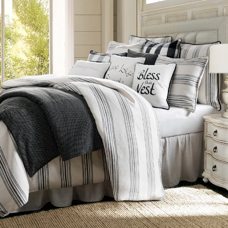 Bed skirts with a damask pattern for an elegant lookHiEnd Accents Gathered White Linen Bed Skirt, 1PC Bed skirts with a damask pattern for an elegant lookHiEnd Accents Gathered White Linen Bed Skirt, 1PC