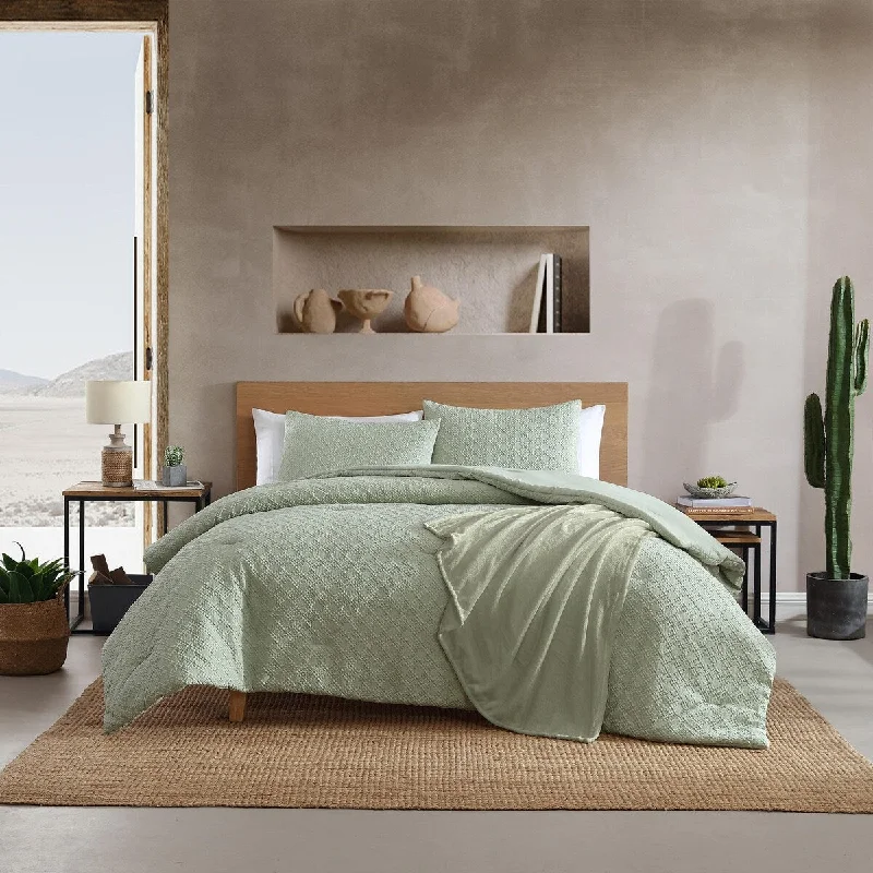 Full - size comforters suitable for full - sized beds in guest rooms or small bedroomsWrangler Sedona Geometric Green Reversible Comforter Bonus Set