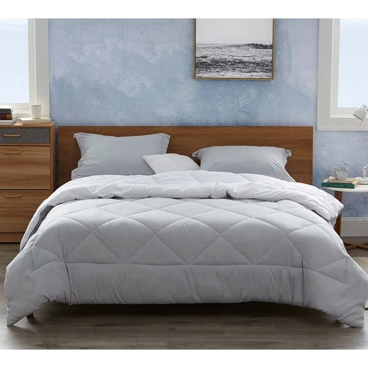 Latex - filled comforters with a bouncy texture and good supportBYB Glacier Gray/White Reversible Comforter - Oversized Bedding Latex - filled comforters with a bouncy texture and good supportBYB Glacier Gray/White Reversible Comforter - Oversized Bedding