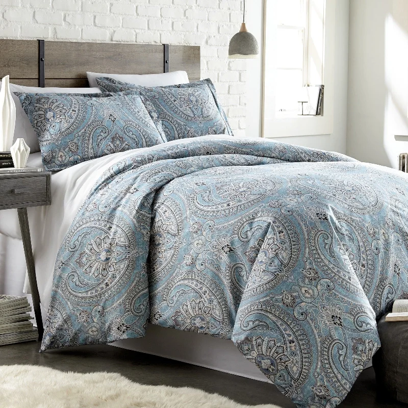 Goose down comforters known for their superior quality and insulationVilano Plush All Seasons Pure Melody Paisley Down Alternative 3-piece Comforter