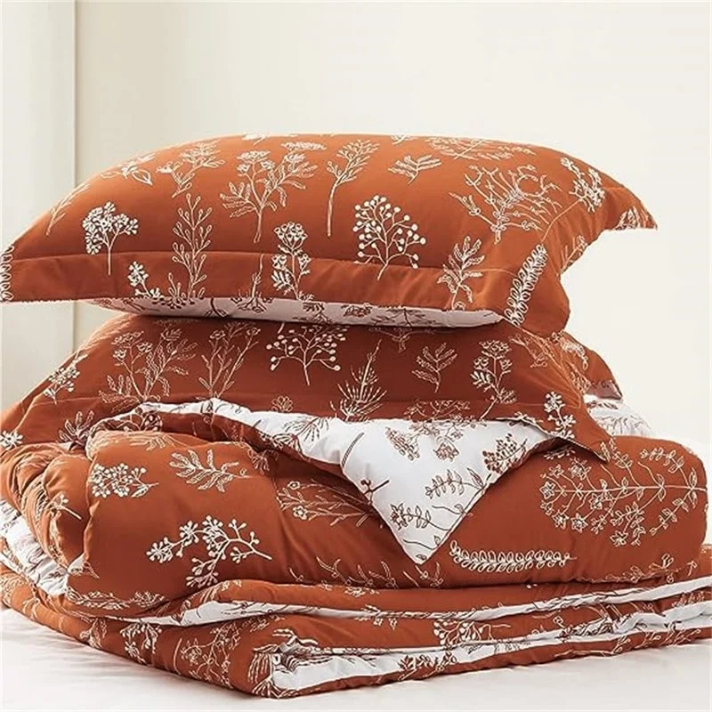 Full - size comforters suitable for full - sized beds in guest rooms or small bedroomsComforter Set Dorm Bedding