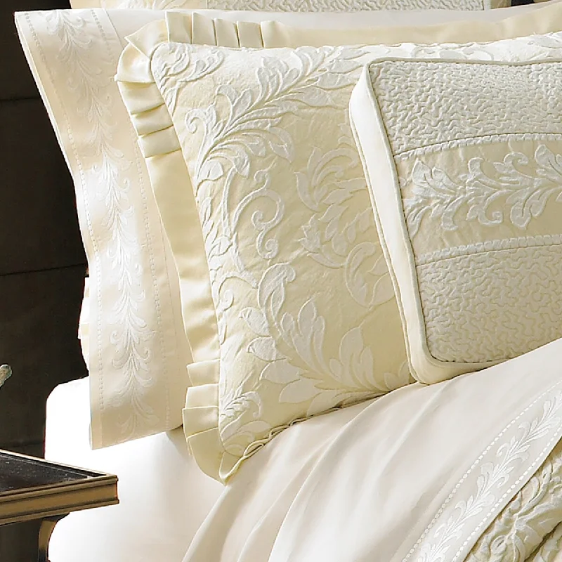 Full - size comforters suitable for full - sized beds in guest rooms or small bedroomsJ. Queen New York Marquis Comforter Set Full - size comforters suitable for full - sized beds in guest rooms or small bedroomsJ. Queen New York Marquis Comforter Set