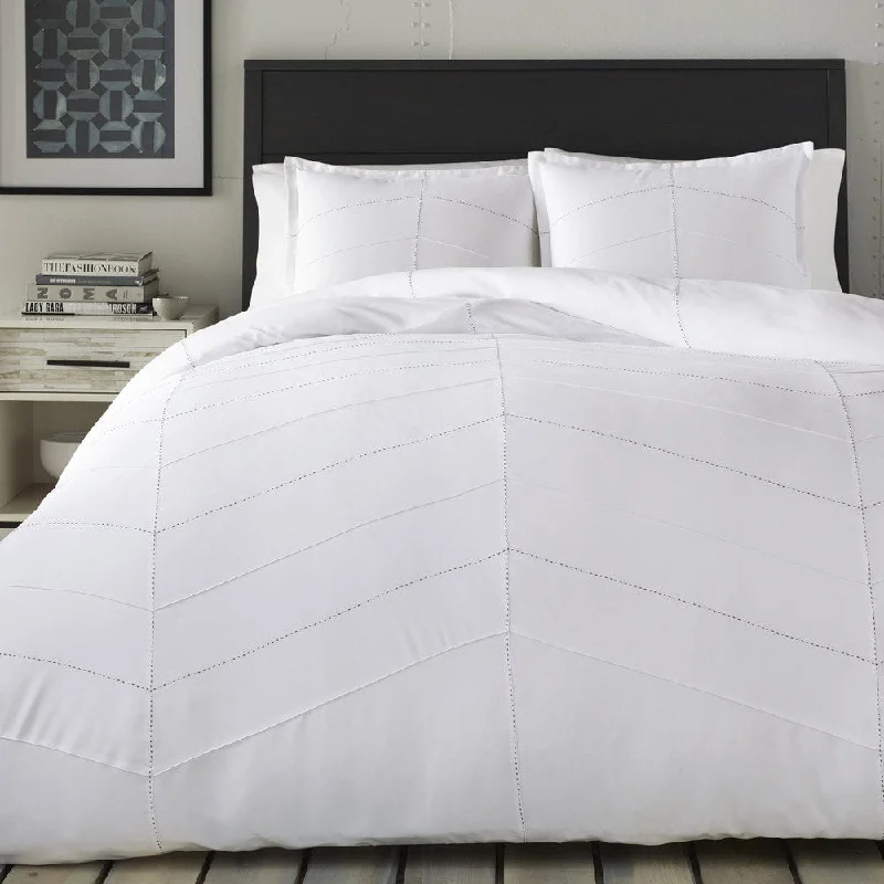 Duck down comforters with a softer feel and good warmth retentionCity Scene Courtney Comforter Set Duck down comforters with a softer feel and good warmth retentionCity Scene Courtney Comforter Set