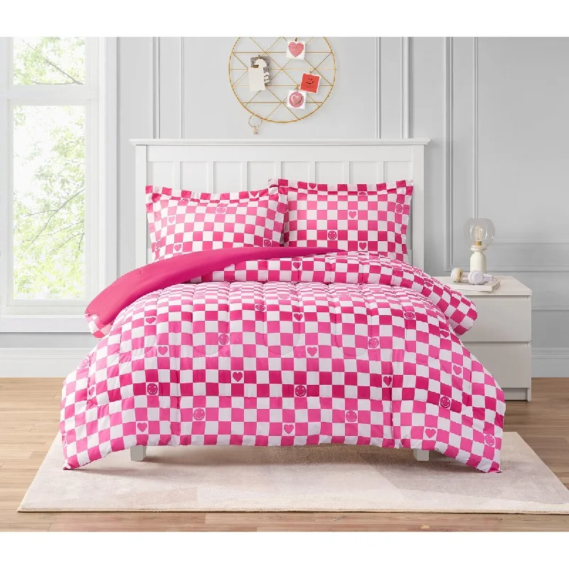 Goose down comforters known for their superior quality and insulationALEX + BELLA Checkerboard Hearts Hot Pink Ultra Soft Microfiber Comforter Set