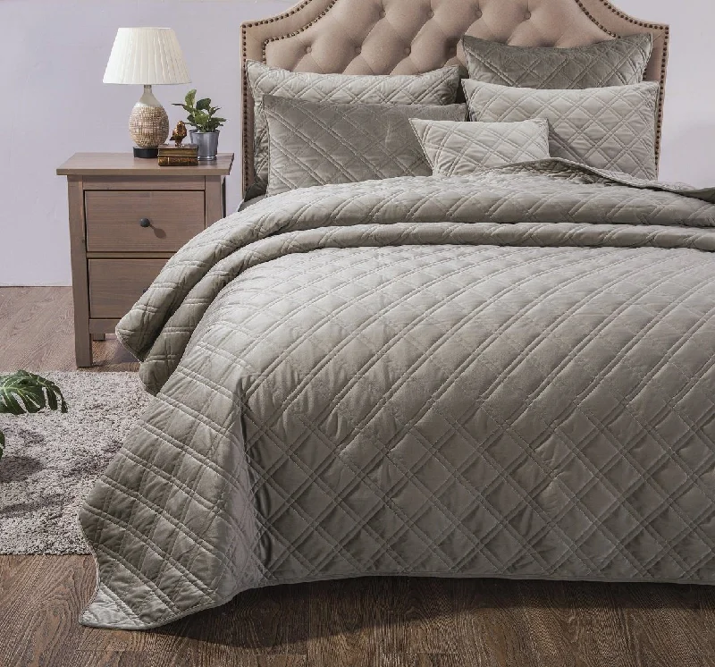 rustic farmhouse bedspreads with patchwork designs for a cozy feelDaDa Bedding Velvety Soft Taupe Grey Velour Coverlet Bedspread Quilt Set (JHW831) rustic farmhouse bedspreads with patchwork designs for a cozy feelDaDa Bedding Velvety Soft Taupe Grey Velour Coverlet Bedspread Quilt Set (JHW831)