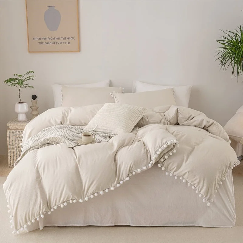 Latex - filled comforters with a bouncy texture and good supportFarmhouse Boho Bedding Set