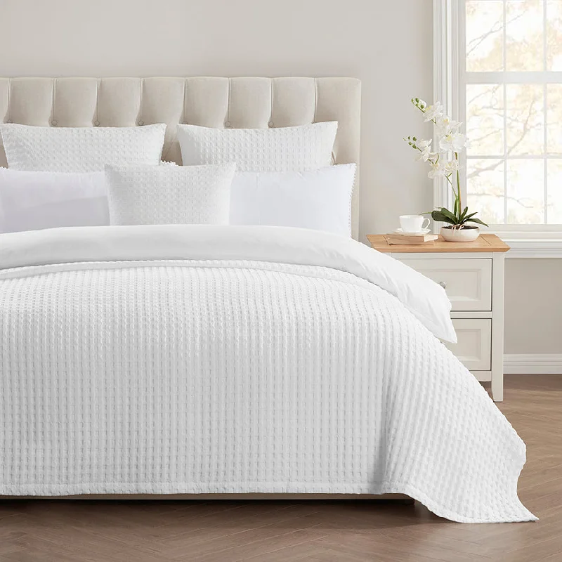 country style bedspreads with floral prints and gingham accents for a homely feelFlorence Bedspread 99" x 103" - Warm White country style bedspreads with floral prints and gingham accents for a homely feelFlorence Bedspread 99" x 103" - Warm White