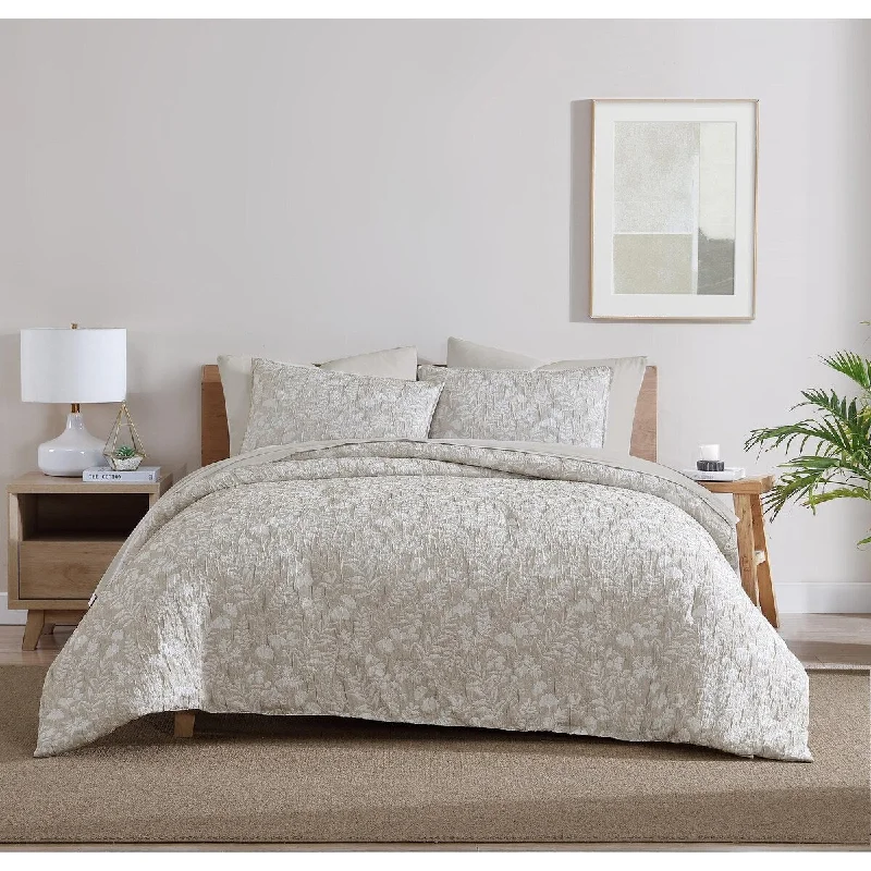 Latex - filled comforters with a bouncy texture and good supportDESIGN STUDIO Turning Leaf Neutral Woven Matelasse Crinkle Jacquard Comforter Set Latex - filled comforters with a bouncy texture and good supportDESIGN STUDIO Turning Leaf Neutral Woven Matelasse Crinkle Jacquard Comforter Set