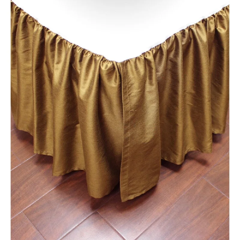 Bed skirts with a scalloped hem for a charming detailPCHF Miraloma Luxury Bed Skirt Bed skirts with a scalloped hem for a charming detailPCHF Miraloma Luxury Bed Skirt