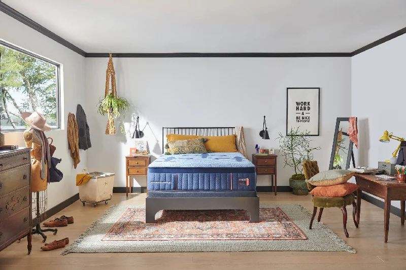 Latex mattresses with natural bounce and breathabilityStearns & Foster® Lux Hybrid Firm Mattress