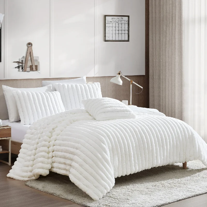 Latex - filled comforters with a bouncy texture and good supportRiverbrook Home Everett Collection Latex - filled comforters with a bouncy texture and good supportRiverbrook Home Everett Collection