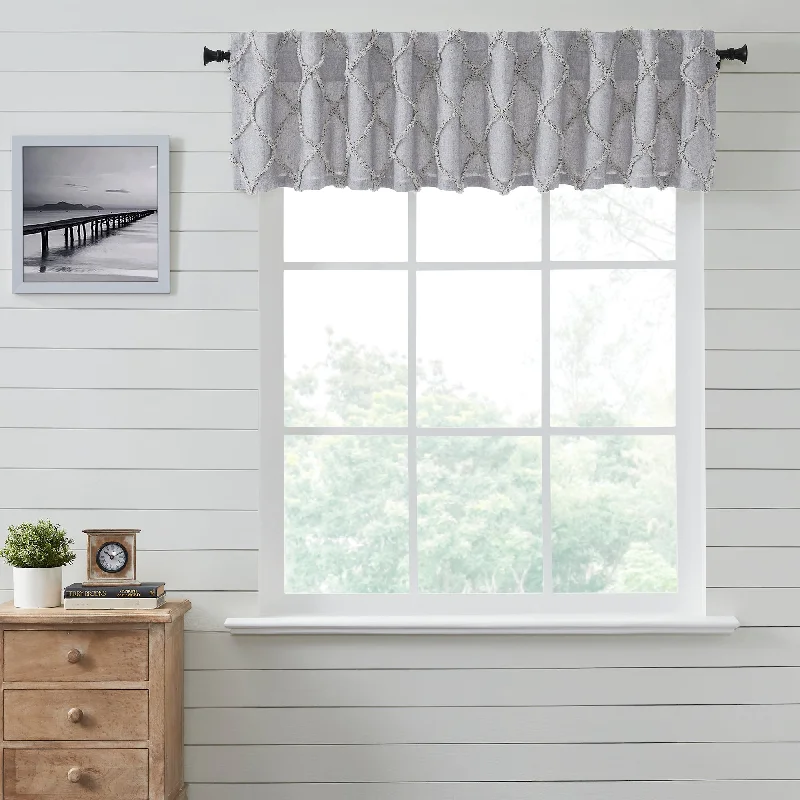 Bed skirts with a wrinkle - resistant fabricFrayed Lattice Creme & Black Valance 16x90 Bed skirts with a wrinkle - resistant fabricFrayed Lattice Creme & Black Valance 16x90