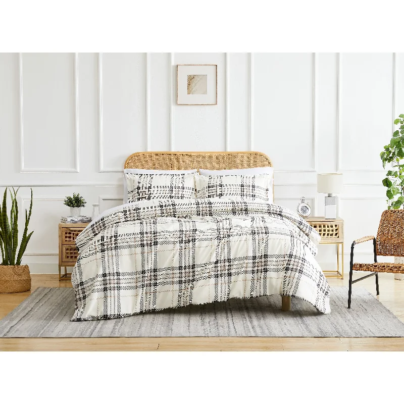 Goose down comforters known for their superior quality and insulationVilano Choice Ultra-Soft Plaid Down Alternative 3-piece Comforter Set