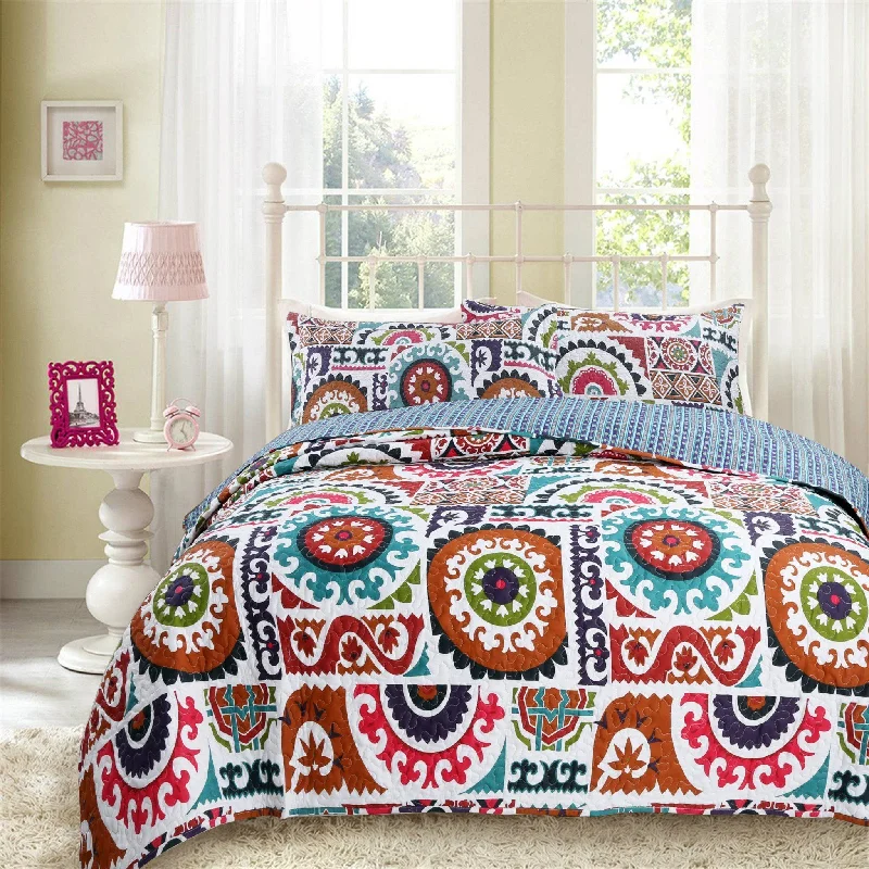 country style bedspreads with floral prints and gingham accents for a homely feelDaDa Bedding Bohemian Floral Wildfire Gardens Colorful Quilted Coverlet Bedspread Set (SD3553) country style bedspreads with floral prints and gingham accents for a homely feelDaDa Bedding Bohemian Floral Wildfire Gardens Colorful Quilted Coverlet Bedspread Set (SD3553)