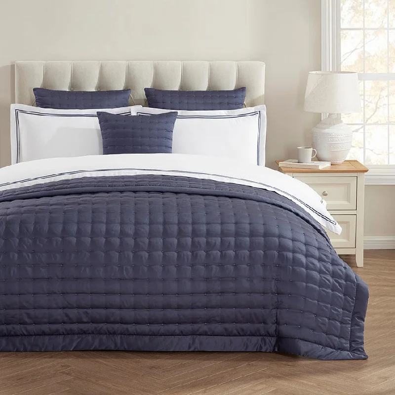 silk bedspreads with a luxurious and smooth textureVienna Bedspread 99" x 103" - Navy silk bedspreads with a luxurious and smooth textureVienna Bedspread 99" x 103" - Navy