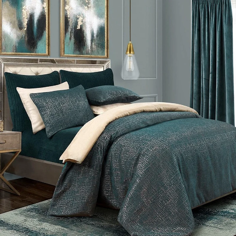 Silk - filled comforters for a luxurious and smooth touchHiEnd Accents Hayworth Deep Teal & Gold Comforter Set, 3PC Silk - filled comforters for a luxurious and smooth touchHiEnd Accents Hayworth Deep Teal & Gold Comforter Set, 3PC